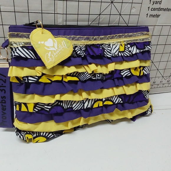 Handmade Ruffle zipper clutch bag - Picture 5 of 7